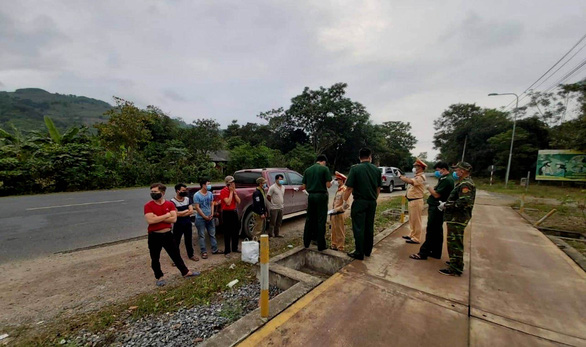 Truy đuổi 6 người trốn cách ly trên biên giới Việt - Lào - Ảnh 1.