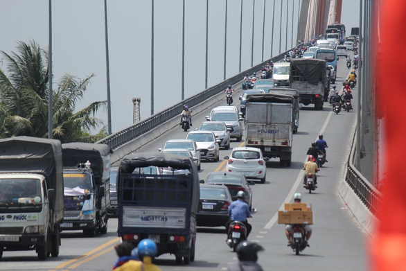 Đường về miền Tây kẹt cứng ngày 30-4 - Ảnh 6. Đường về miền Tây kẹt cứng ngày 30-4 - Ảnh 6.