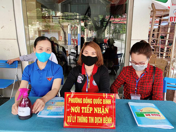 Xuýt xoa trước lá đơn viết tay đẹp như in của nữ giáo viên tình nguyện chống COVID-19 - Ảnh 2. Xuýt xoa trước lá đơn viết tay đẹp như in của nữ giáo viên tình nguyện chống COVID-19 - Ảnh 2.