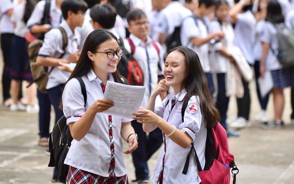 Đề tham khảo thi THPT Quốc gia 2020: giáo viên, học sinh nói dễ thở - Ảnh 2. Đề tham khảo thi THPT Quốc gia 2020: giáo viên, học sinh nói dễ thở - Ảnh 2.