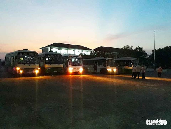 Hỗ trợ xe đưa gần 400 công dân từ Campuchia hoàn thành cách ly về nhà - Ảnh 4. Hỗ trợ xe đưa gần 400 công dân từ Campuchia hoàn thành cách ly về nhà - Ảnh 4.