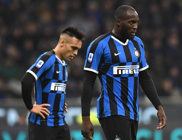 19 trên 20 đội Serie A đồng ý cắt giảm hơn 30% lương cầu thủ - Ảnh 1. 19 trên 20 đội Serie A đồng ý cắt giảm hơn 30% lương cầu thủ - Ảnh 1.
