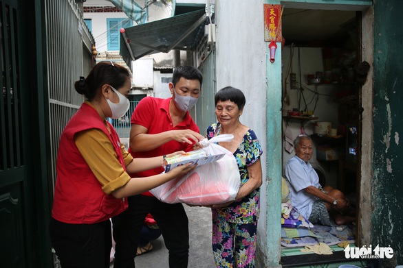 5.000 phần quà cho người gặp khó khăn vì COVID-19 - Ảnh 5.
