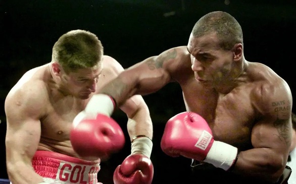 Khoảnh khắc Mike Tyson từng khiến đối thủ đo sàn và nằng nặc xin thua - Ảnh 2. Khoảnh khắc Mike Tyson từng khiến đối thủ đo sàn và nằng nặc xin thua - Ảnh 2.