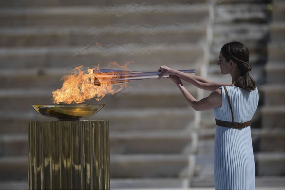 Nhật Bản hủy triển lãm Ngọn đuốc Olympic - Ảnh 1. Nhật Bản hủy triển lãm Ngọn đuốc Olympic - Ảnh 1.