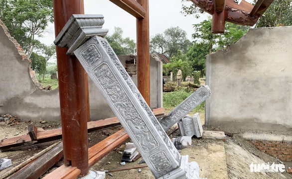 Dân tháo dỡ chùa Linh Sâm triệu đô xây ‘chui’ trên đất di tích quốc gia - Ảnh 9. Dân tháo dỡ chùa Linh Sâm triệu đô xây ‘chui’ trên đất di tích quốc gia - Ảnh 9.