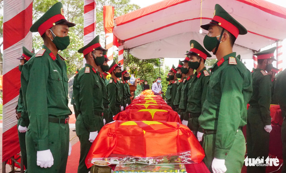 An táng 57 hài cốt liệt sĩ Việt Nam hi sinh tại Lào - Ảnh 1.