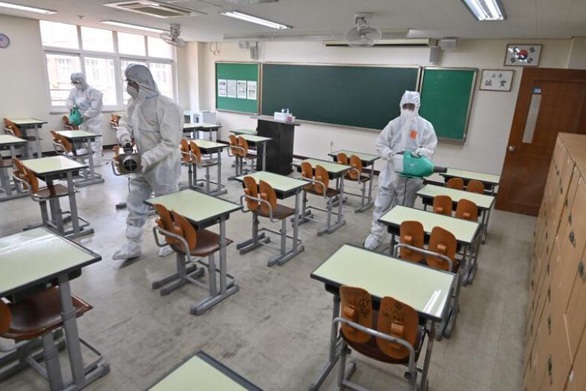 Lo sợ làn sóng COVID-19 mới, Hàn Quốc hoãn mở cửa trường học - Ảnh 1. Lo sợ làn sóng COVID-19 mới, Hàn Quốc hoãn mở cửa trường học - Ảnh 1.
