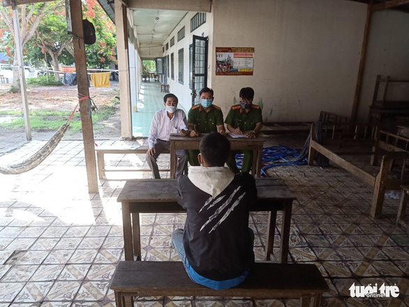 Young people fleeing the quarantine area in An Giang showed up - Photo 1.