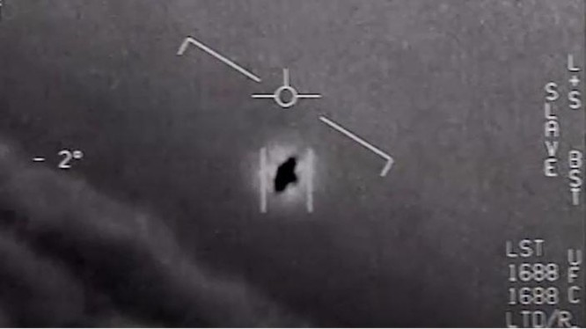 Hé lộ chi tiết mới các cuộc chạm mặt giữa UFO và hải quân Mỹ - Ảnh 2.