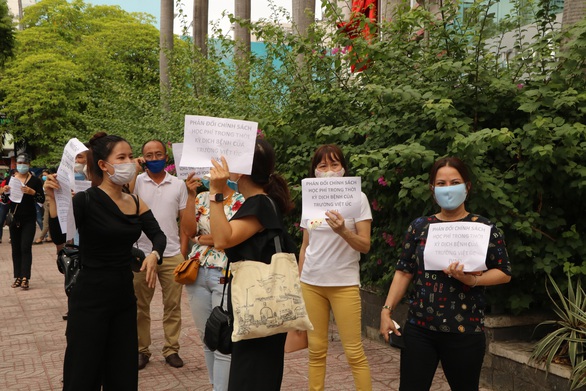 TP.HCM hướng dẫn trường công lập và ngoài công lập về học phí - Ảnh 1. TP.HCM hướng dẫn trường công lập và ngoài công lập về học phí - Ảnh 1.