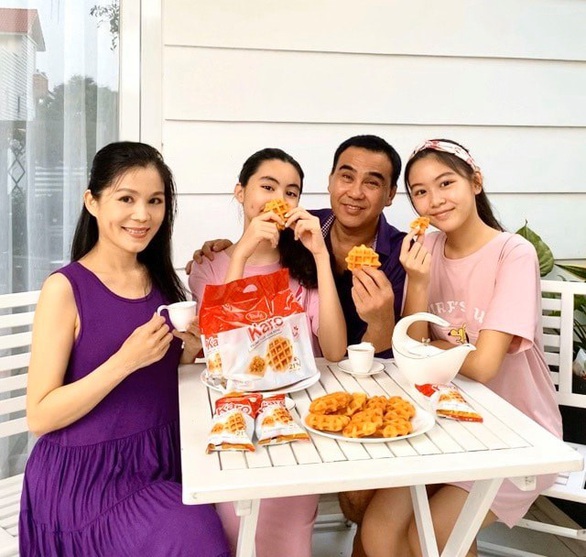 Bánh Karo trứng tươi chà bông gây bão cộng đồng mạng - Ảnh 3. Bánh Karo trứng tươi chà bông gây bão cộng đồng mạng - Ảnh 3.