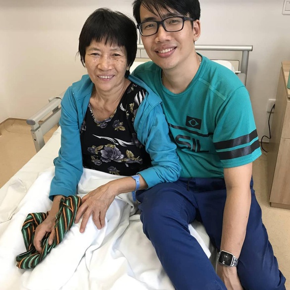 Chàng trai bán nhà, bán thân để chữa ung thư cho mẹ - Ảnh 3. Chàng trai bán nhà, bán thân để chữa ung thư cho mẹ - Ảnh 3.