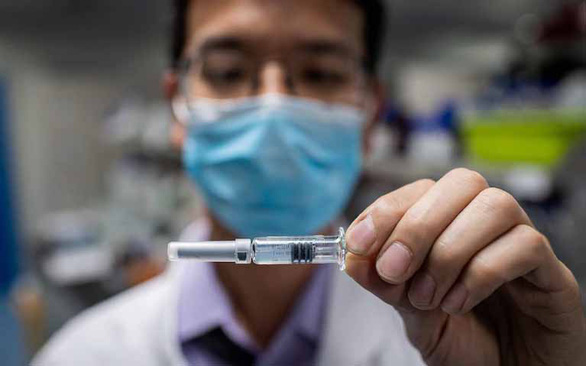 FBI và DHS: Tin tặc liên quan Trung Quốc cố ăn cắp nghiên cứu vắcxin COVID-19 - Ảnh 1.