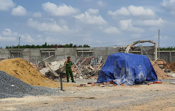 Criminal detention of 3 people in the collapse of the Dong Nai wall, 10 deaths - Photo 1.