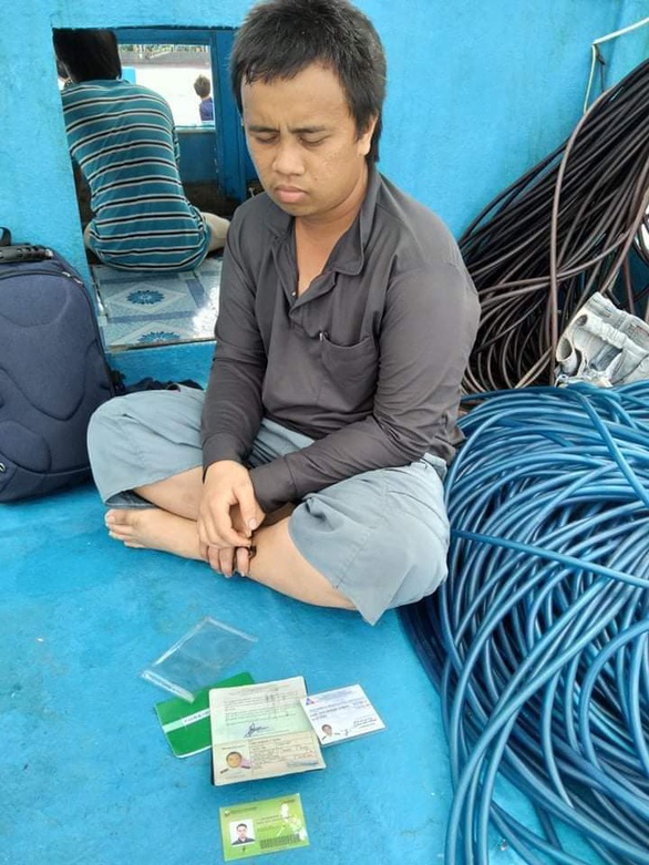 Tàu cá Ninh Thuận cứu một người Philippines trôi dạt trên biển - Ảnh 1. Tàu cá Ninh Thuận cứu một người Philippines trôi dạt trên biển - Ảnh 1.