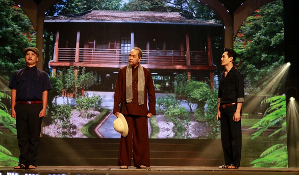 Phát sóng đêm nhạc Hồ Chí Minh - Chân dung một con người vĩ đại - Ảnh 6. Phát sóng đêm nhạc Hồ Chí Minh - Chân dung một con người vĩ đại - Ảnh 6.