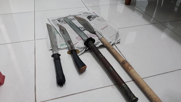 Hỗn chiến, bị chém rớt cánh tay giữa phố do mâu thuẫn khi mua bán cỏ Mỹ - Ảnh 2. Hỗn chiến, bị chém rớt cánh tay giữa phố do mâu thuẫn khi mua bán cỏ Mỹ - Ảnh 2.