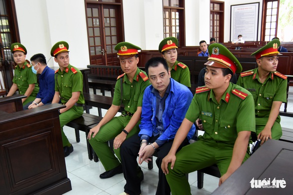 Vụ ‘giang hồ’ vây xe chở công an: Các bị cáo khai Giang 36 chỉ đạo chặn xe, giữ người - Ảnh 1. Vụ ‘giang hồ’ vây xe chở công an: Các bị cáo khai Giang 36 chỉ đạo chặn xe, giữ người - Ảnh 1.