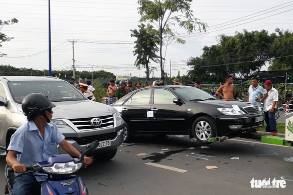 Vụ ‘giang hồ’ vây xe chở công an: Các bị cáo khai Giang 36 chỉ đạo chặn xe, giữ người - Ảnh 3. Vụ ‘giang hồ’ vây xe chở công an: Các bị cáo khai Giang 36 chỉ đạo chặn xe, giữ người - Ảnh 3.