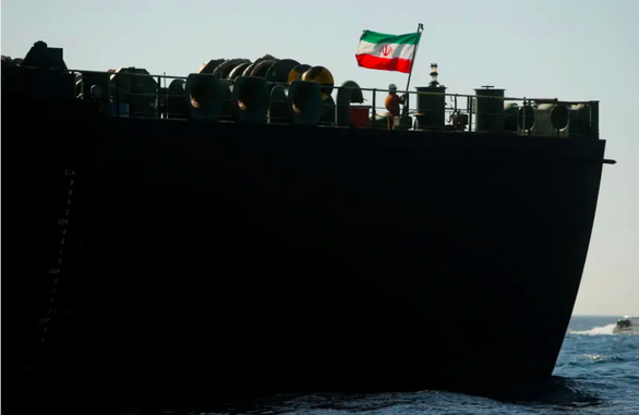 Iran cảnh báo Mỹ không làm cướp biển, chặn tàu dầu tại Caribe - Ảnh 1.
