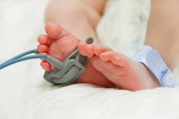 Em bé mắc COVID-19 ngay khi chào đời, ca thứ 3 thế giới - Ảnh 1. Em bé mắc COVID-19 ngay khi chào đời, ca thứ 3 thế giới - Ảnh 1.