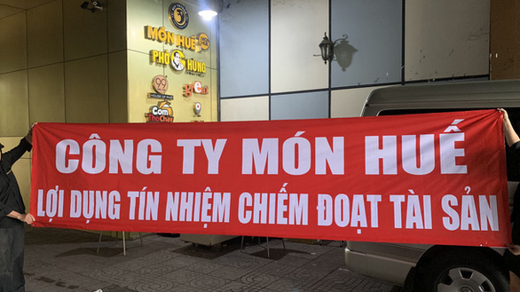 Khởi tố vụ án ông chủ chuỗi món Huế bị tố chiếm đoạt hơn 1.800 tỉ đồng - Ảnh 1. Khởi tố vụ án ông chủ chuỗi món Huế bị tố chiếm đoạt hơn 1.800 tỉ đồng - Ảnh 1.