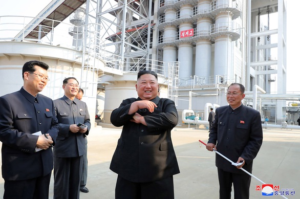 KCNA đưa tin ông Kim Jong Un xuất hiện trở lại, người dân hò reo như sấm dậy - Ảnh 1. KCNA đưa tin ông Kim Jong Un xuất hiện trở lại, người dân hò reo như sấm dậy - Ảnh 1.
