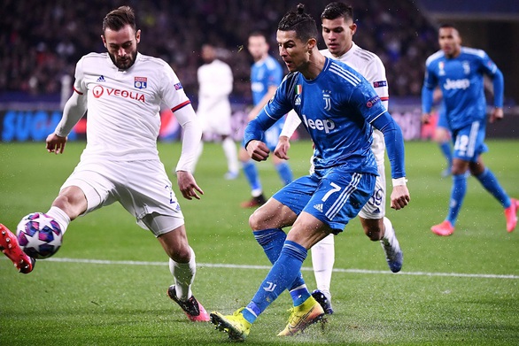 Các giải đấu hàng đầu châu Âu sẽ bị hiệu ứng dây chuyền từ Ligue 1? - Ảnh 1. Các giải đấu hàng đầu châu Âu sẽ bị hiệu ứng dây chuyền từ Ligue 1? - Ảnh 1.