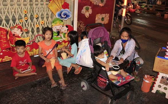 Xóm trọ nghèo mùa dịch: Những ngày khó khăn - Ảnh 1. Xóm trọ nghèo mùa dịch: Những ngày khó khăn - Ảnh 1.