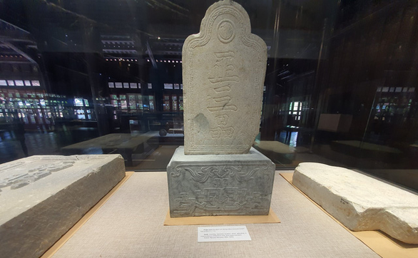 Bảo tàng Cổ vật cung đình Huế triển lãm tư liệu, kỷ vật của hoàng đế Gia Long - Ảnh 9.