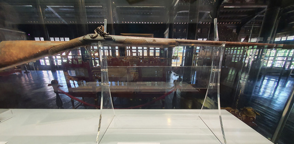 Bảo tàng Cổ vật cung đình Huế triển lãm tư liệu, kỷ vật của hoàng đế Gia Long - Ảnh 1.