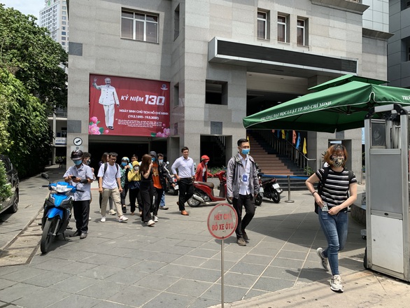 Tôi đi nước ngoài để nghiên cứu đề tài cấp bộ: Giảng viên bị buộc thôi việc? - Ảnh 1. Tôi đi nước ngoài để nghiên cứu đề tài cấp bộ: Giảng viên bị buộc thôi việc? - Ảnh 1.