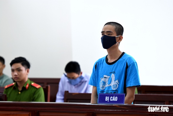 Đấm vô mặt bác sĩ trong lúc vợ chờ sinh, lãnh 10 tháng tù - Ảnh 1. Đấm vô mặt bác sĩ trong lúc vợ chờ sinh, lãnh 10 tháng tù - Ảnh 1.