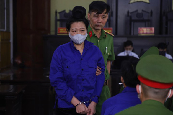 Sáng nay 21-5, 12 bị cáo trong vụ gian lận điểm thi ở Sơn La hầu tòa - Ảnh 2. Sáng nay 21-5, 12 bị cáo trong vụ gian lận điểm thi ở Sơn La hầu tòa - Ảnh 2.