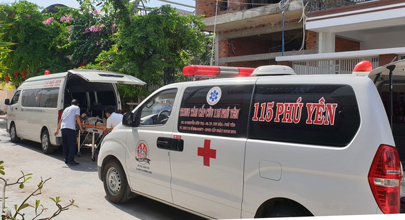 Sập giàn giáo khi đang tô tường, 4 người bị thương - Ảnh 2. Sập giàn giáo khi đang tô tường, 4 người bị thương - Ảnh 2.