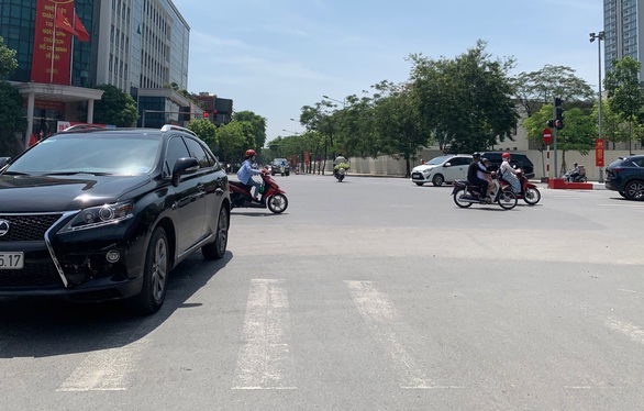 Đợt nắng nóng ở miền Bắc ghi nhận nhiều ‘kỷ lục’, vượt nhiều mốc lịch sử - Ảnh 1. Đợt nắng nóng ở miền Bắc ghi nhận nhiều ‘kỷ lục’, vượt nhiều mốc lịch sử - Ảnh 1.