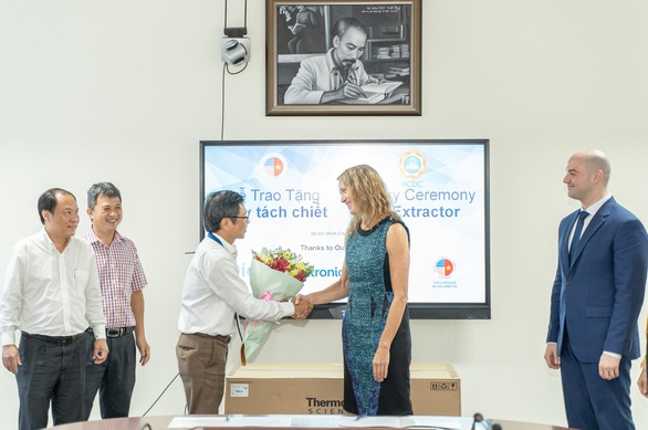 Doanh nghiệp Mỹ tặng Y tế TP.HCM máy hỗ trợ phòng dịch - Ảnh 1. Doanh nghiệp Mỹ tặng Y tế TP.HCM máy hỗ trợ phòng dịch - Ảnh 1.
