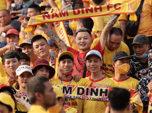 Nam Định - HAGL (hiệp 1) 0-0: Nam Định ép sân - Ảnh 1. Nam Định - HAGL (hiệp 1) 0-0: Nam Định ép sân - Ảnh 1.