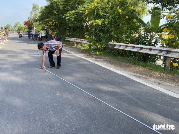 Quốc lộ 91 tiếp tục rạn nứt nửa mặt đường với chiều dài hơn 20m - Ảnh 3. Quốc lộ 91 tiếp tục rạn nứt nửa mặt đường với chiều dài hơn 20m - Ảnh 3.