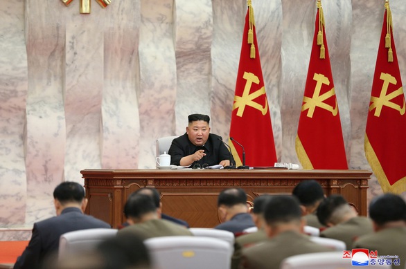 Ông Kim Jong Un chủ trì họp nâng cao năng lực hạt nhân của Triều Tiên - Ảnh 2. Ông Kim Jong Un chủ trì họp nâng cao năng lực hạt nhân của Triều Tiên - Ảnh 2.