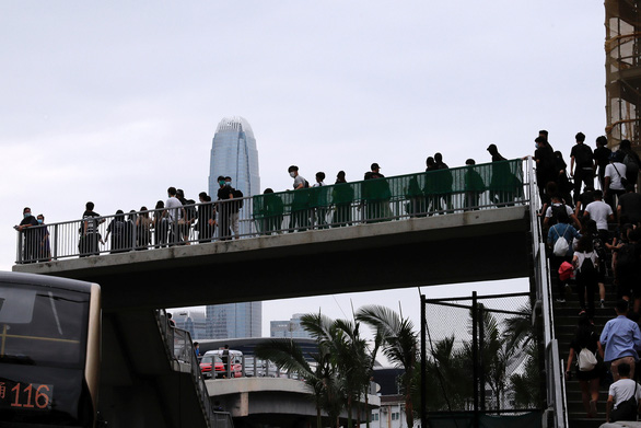 Hàng ngàn người Hong Kong xuống đường phản đối dự luật an ninh - Ảnh 3.