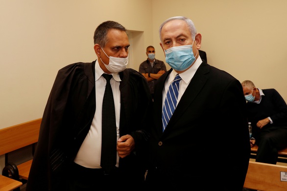 Nhận xì gà và rượu đắt tiền, đương kim thủ tướng Israel hầu tòa - Ảnh 1. Nhận xì gà và rượu đắt tiền, đương kim thủ tướng Israel hầu tòa - Ảnh 1.
