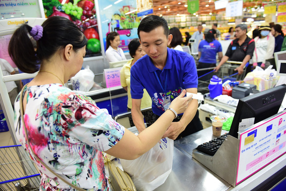 Chuyển đổi thẻ chip: Thừa quyết tâm, thiếu thời gian - Ảnh 1. Chuyển đổi thẻ chip: Thừa quyết tâm, thiếu thời gian - Ảnh 1.