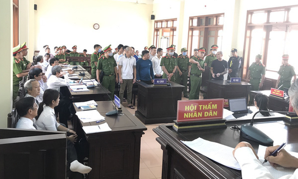 17 ‘giang hồ máu mặt’ Quảng Ngãi hầu tòa - Ảnh 1. 17 ‘giang hồ máu mặt’ Quảng Ngãi hầu tòa - Ảnh 1.