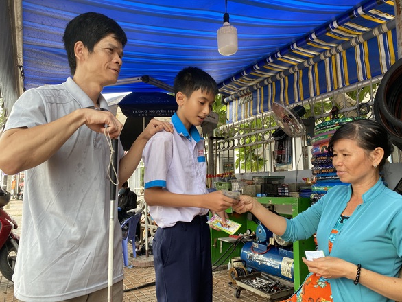 Tương lai của con, ánh sáng đời cha mẹ - Ảnh 1. Tương lai của con, ánh sáng đời cha mẹ - Ảnh 1.