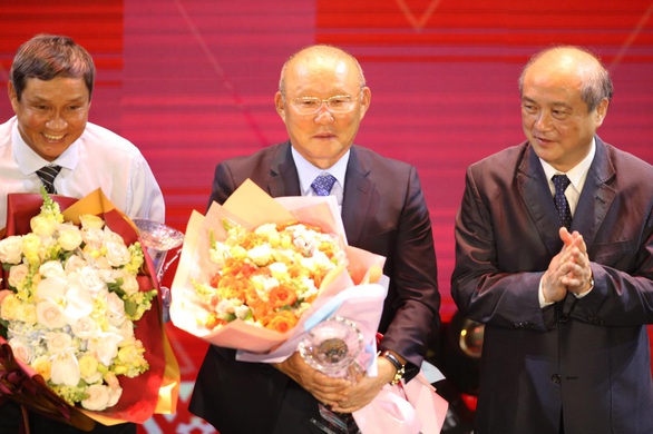 Đỗ Hùng Dũng và Huỳnh Như đoạt Quả bóng vàng 2019 - Ảnh 8. Đỗ Hùng Dũng và Huỳnh Như đoạt Quả bóng vàng 2019 - Ảnh 8.