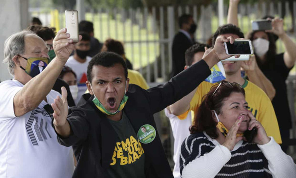Truyền thông Brazil tẩy chay Tổng thống Bolsonaro vì bị quấy rối - Ảnh 1. Truyền thông Brazil tẩy chay Tổng thống Bolsonaro vì bị quấy rối - Ảnh 1.