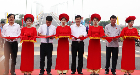 Thông xe cầu Thịnh Long nối 2 huyện ven biển của Nam Định - Ảnh 1.