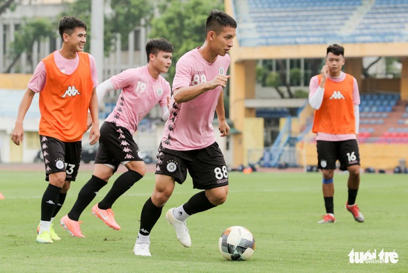 Quả bóng vàng Hùng Dũng muốn phá kỷ lục vô địch V-League, AFF Cup - Ảnh 1. Quả bóng vàng Hùng Dũng muốn phá kỷ lục vô địch V-League, AFF Cup - Ảnh 1.